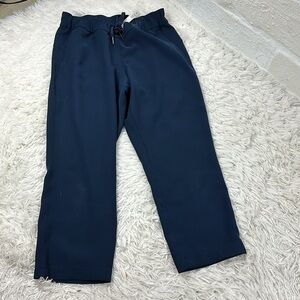 Lululemon On The Fly Crop *Woven 23" True Navy